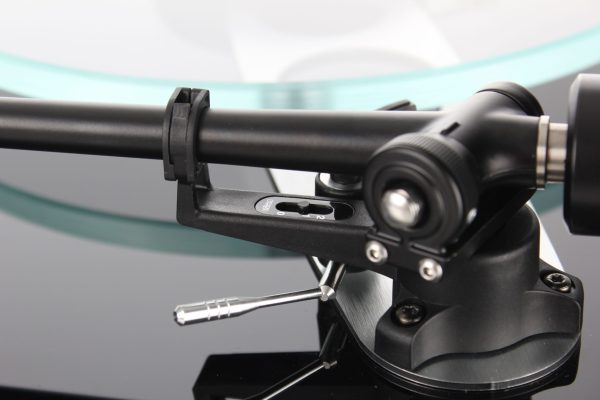 Rega PLANAR 3 Turntable – No Cartridge - Gloss Black (262481) - Image 2