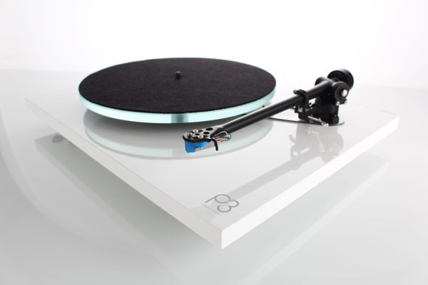 Rega PLANAR 3 Turntable – No Cartridge - Gloss White (262481) - Image 2