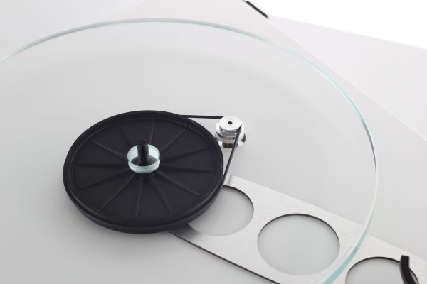 Rega PLANAR 3 Turntable – No Cartridge - Gloss White (262481) - Image 3