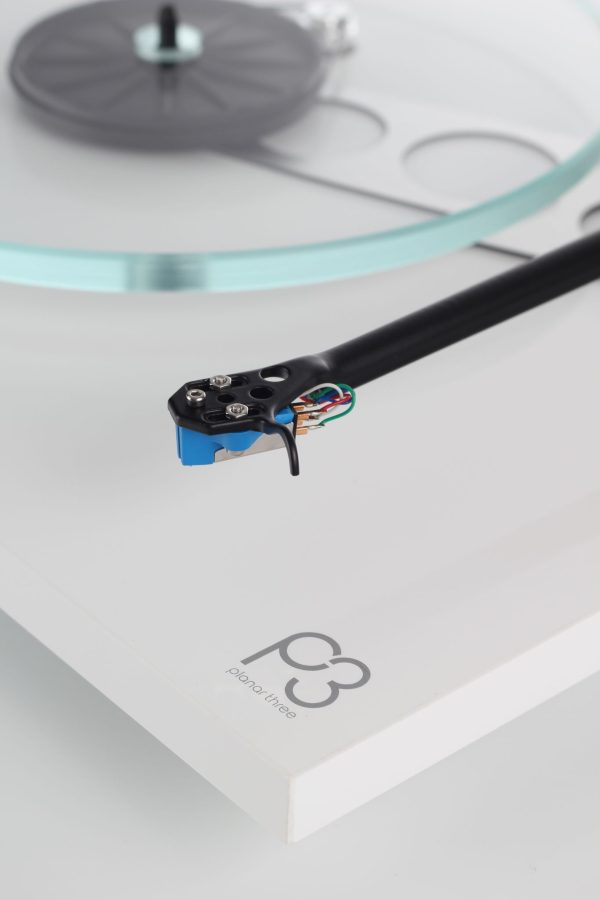 Rega PLANAR 3 Turntable – No Cartridge - Gloss White (262481) - Image 4